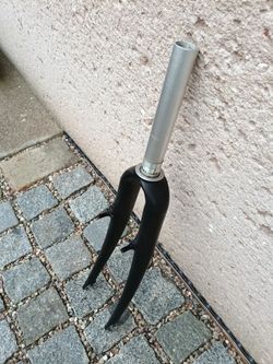 Pevná karbonová crossová vidlice