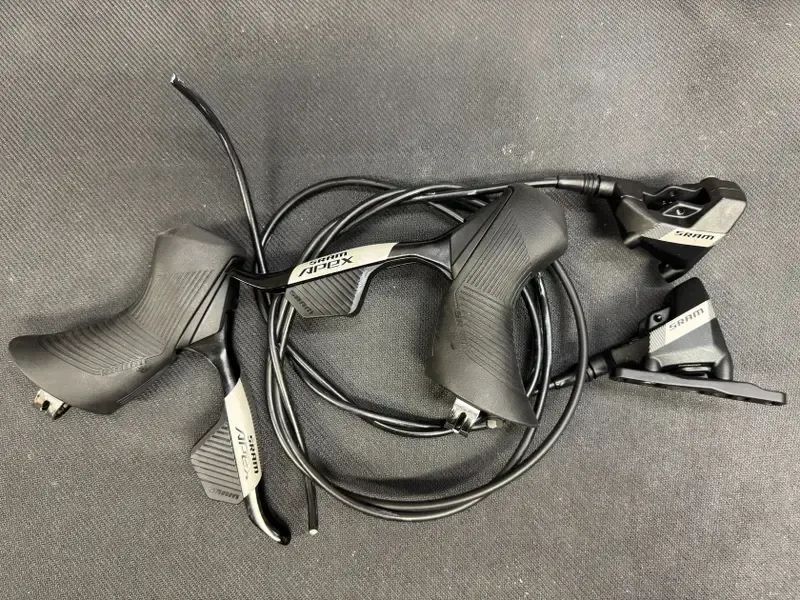 Řadící/brzdové páky Sram Apex AXS