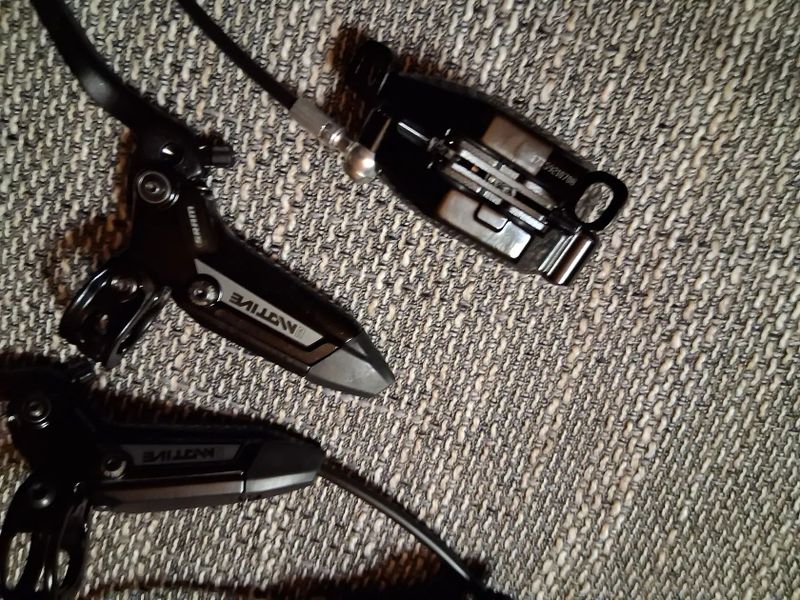 Nové brzdy Sram Motive Silver přední+zadní