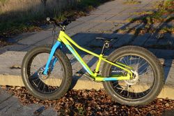 Specialized Fatboy 24 – dětský/juniorský fatbike + 1 řídítka navíc