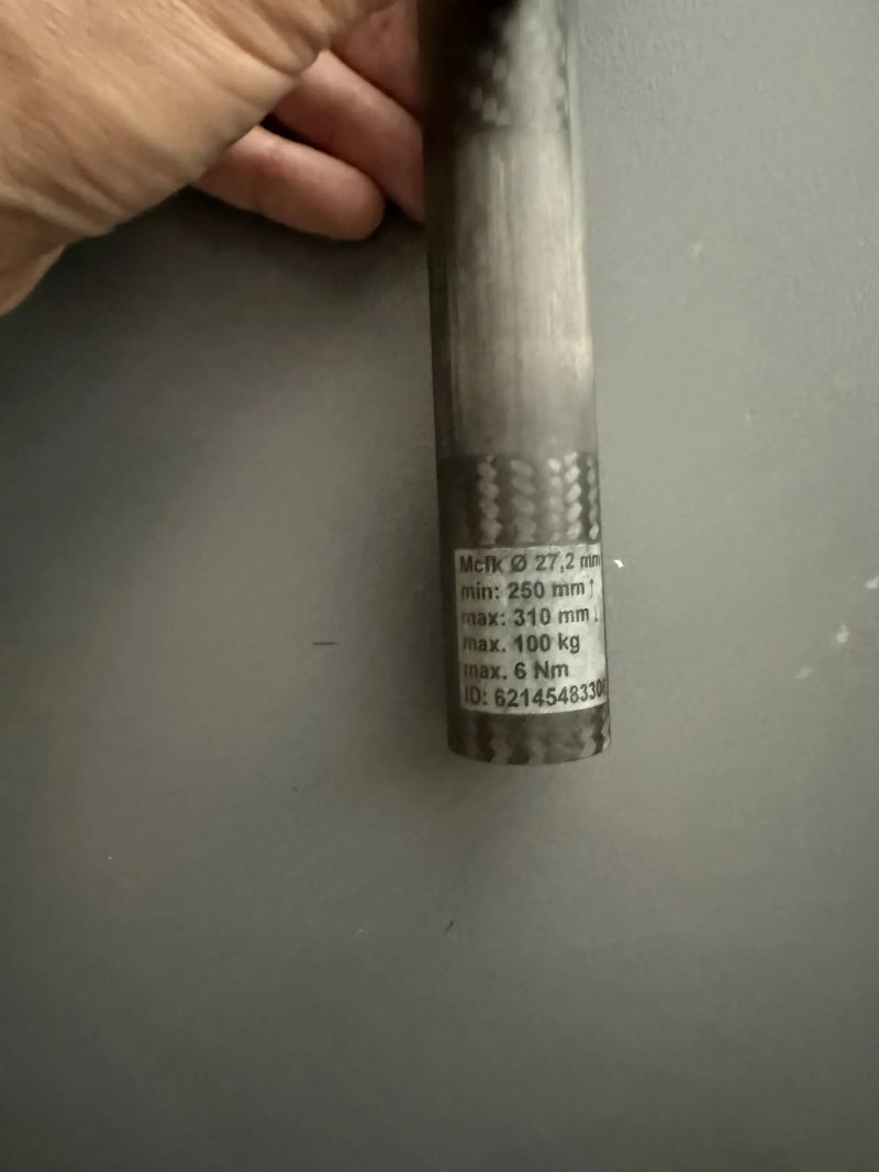 Karbonová sedlovka MCFK