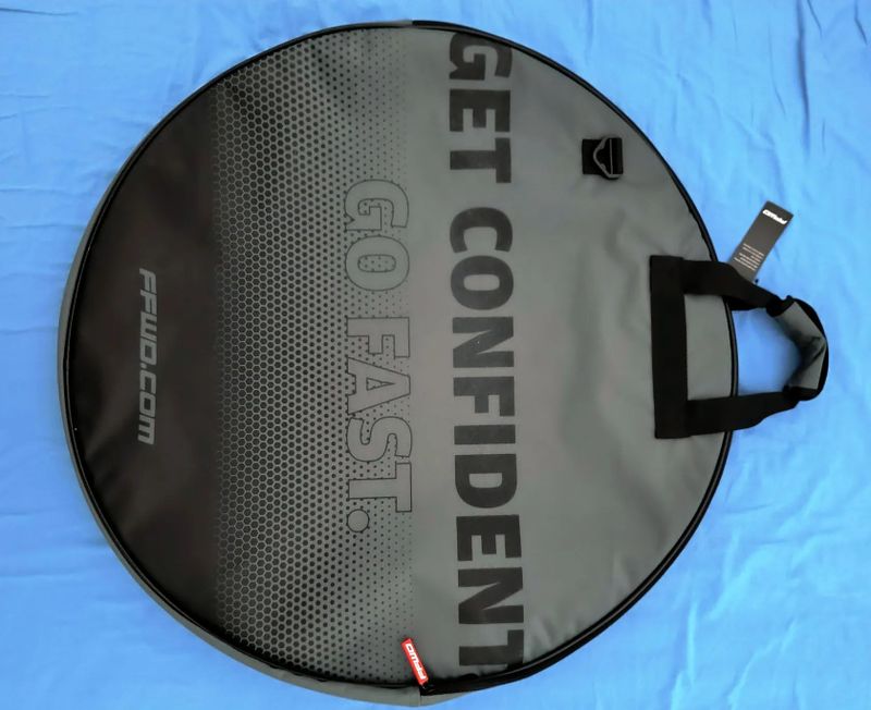  Vak na 2 zapletená kola FFWD silniční