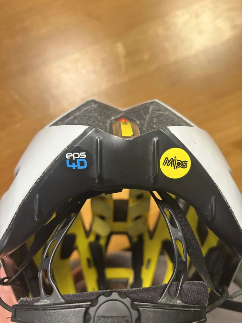 Prilba Mavic Comete Ultimate MIPS bílá