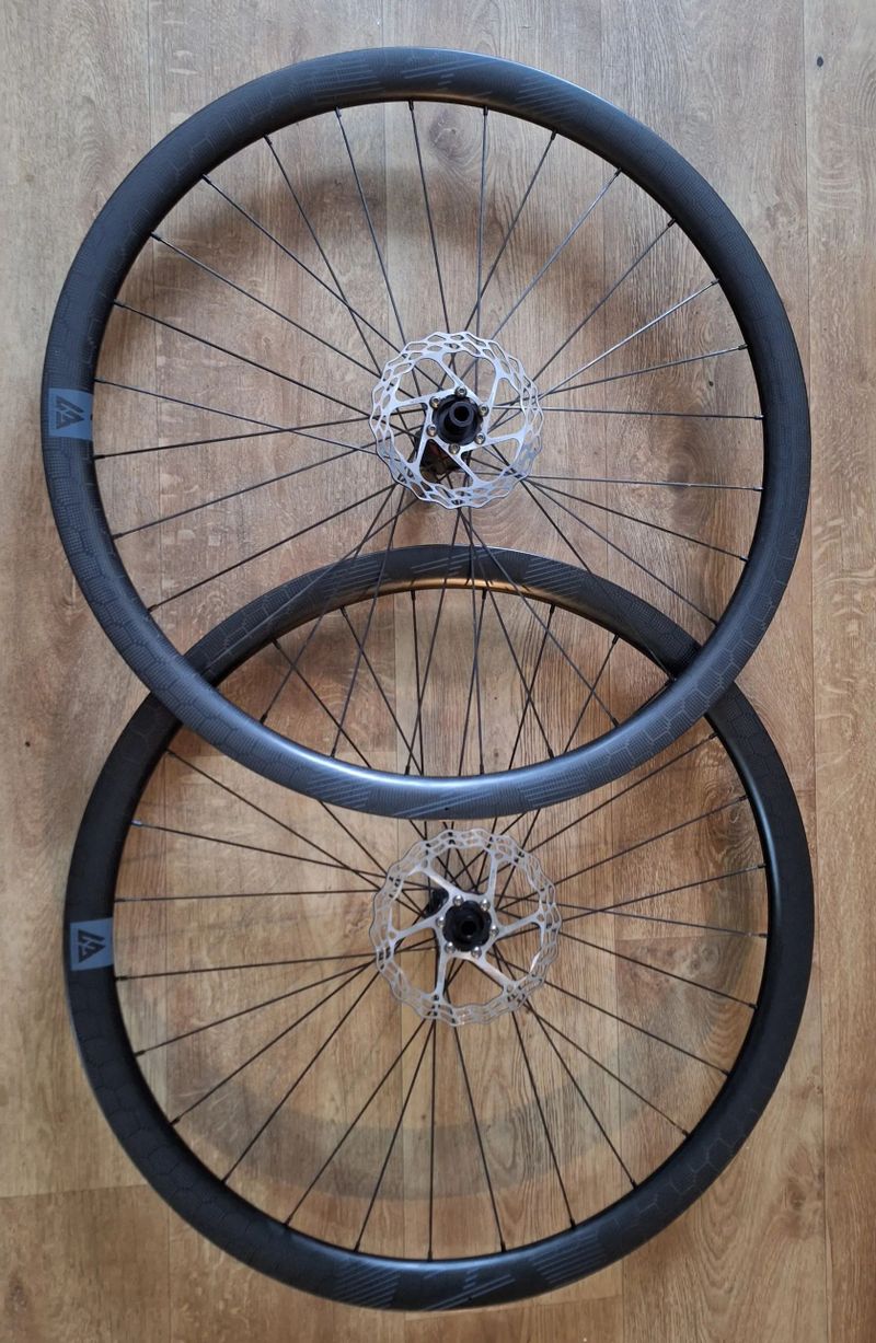 Karbonová kola Light Bicycle + DT Swiss + CX Ray