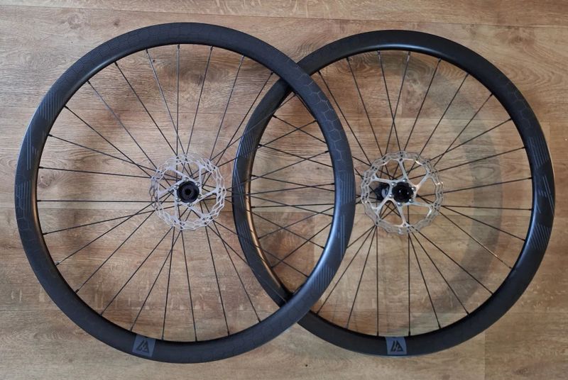 Karbonová kola Light Bicycle + DT Swiss + CX Ray