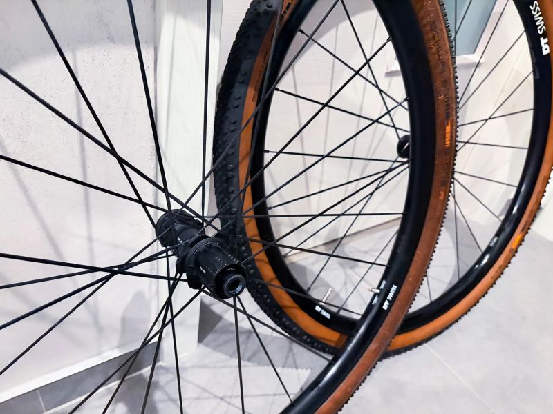 DT Swiss G1800 Spline zapletená kola gravel