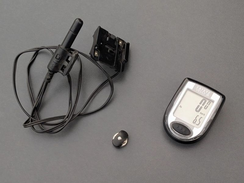 tachometr Cateye Velo 8