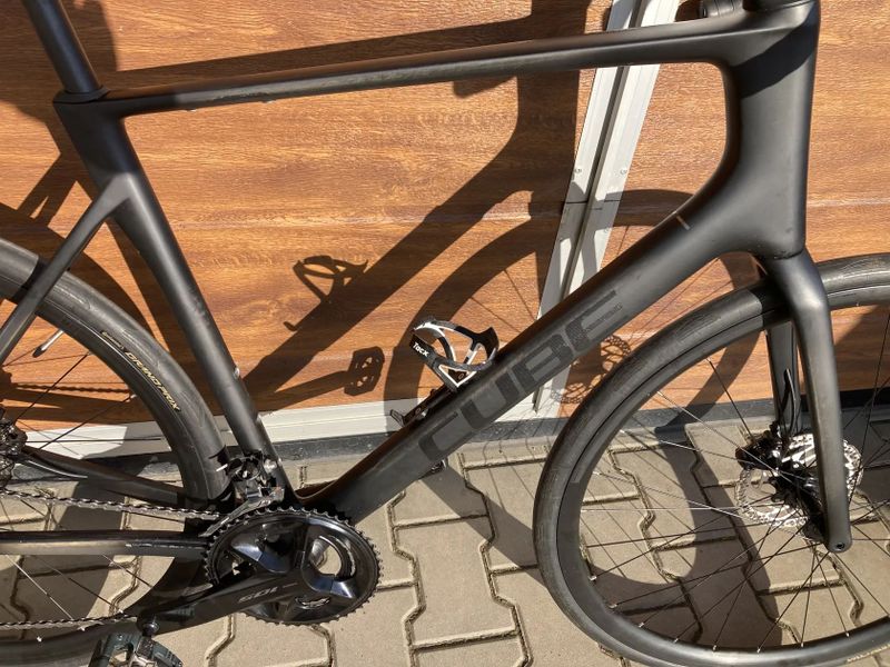 Silniční karbonové kolo Cube Attain