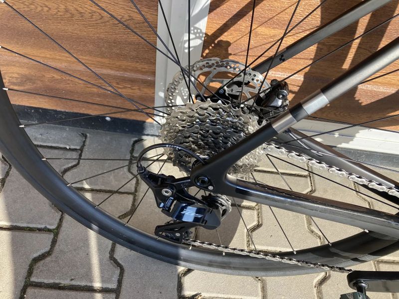 Silniční karbonové kolo Cube Attain