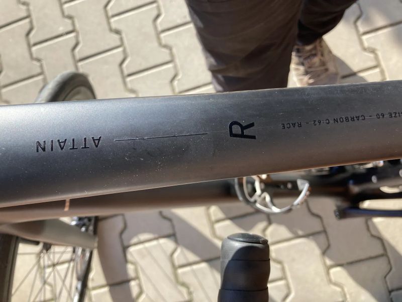 Silniční karbonové kolo Cube Attain