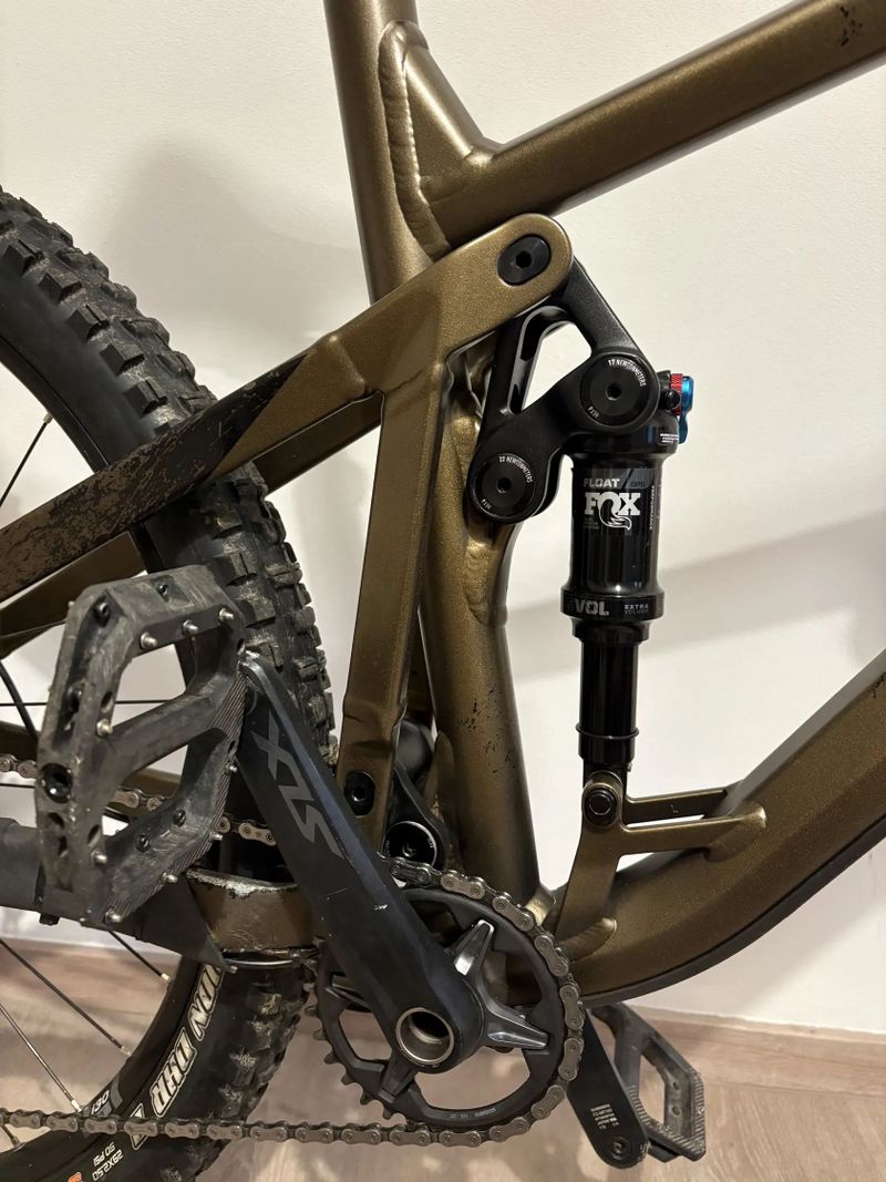 Ghost Riot Trail Essential