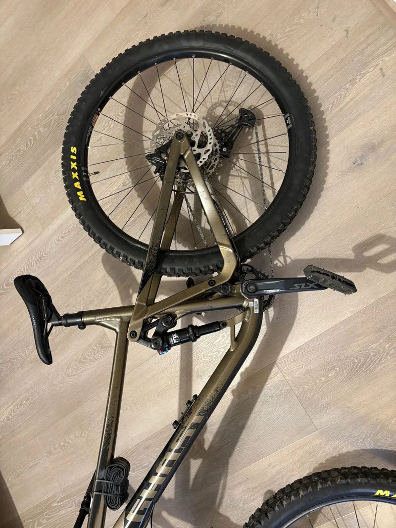 Ghost Riot Trail Essential