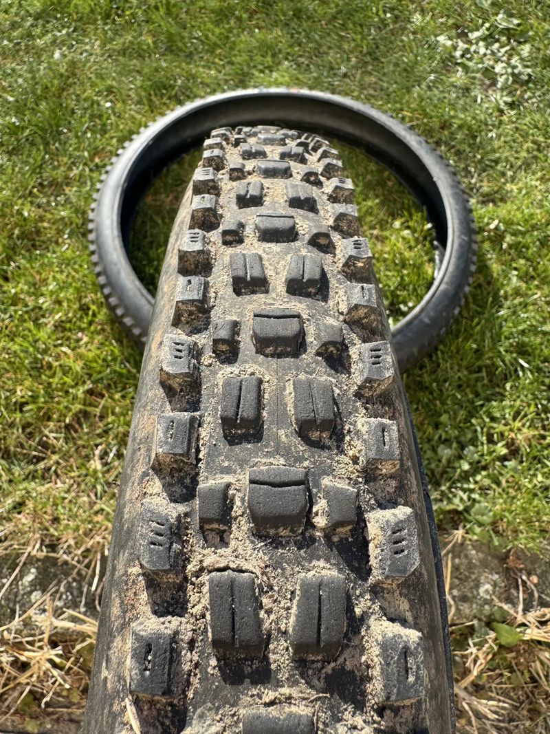 Pláště Assegai 27,5" + 29"