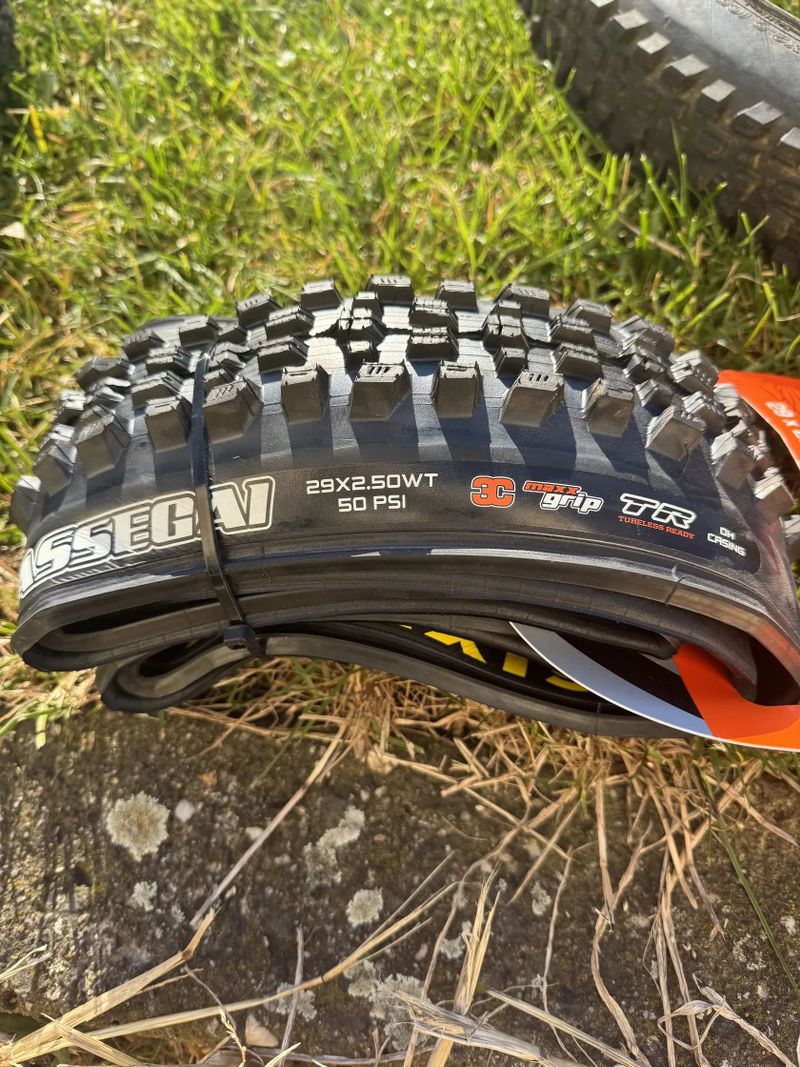 Pláště Assegai 27,5" + 29"