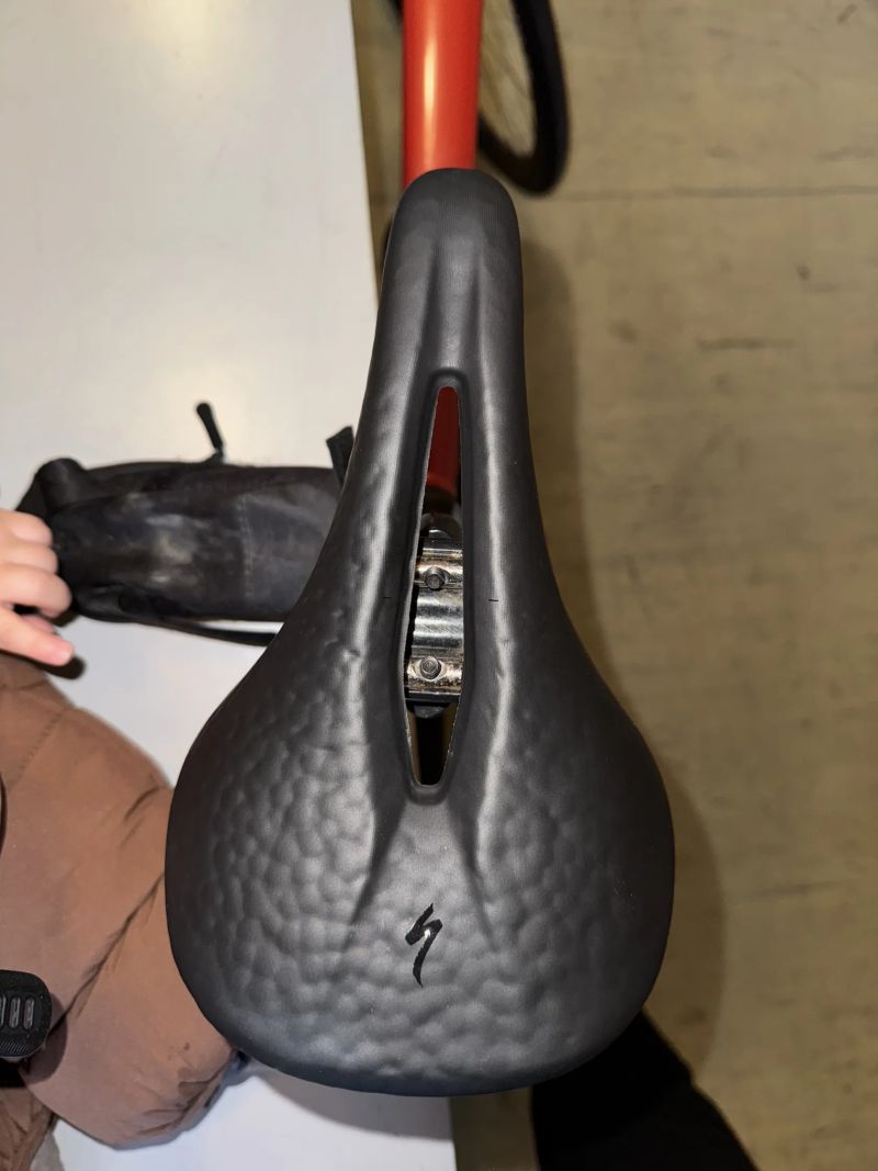 Prodám sedlo Specialized Power ARC - Expert - 143 mm