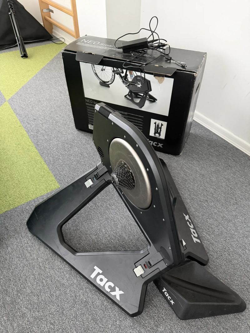 trenažer Tacx NEO smart