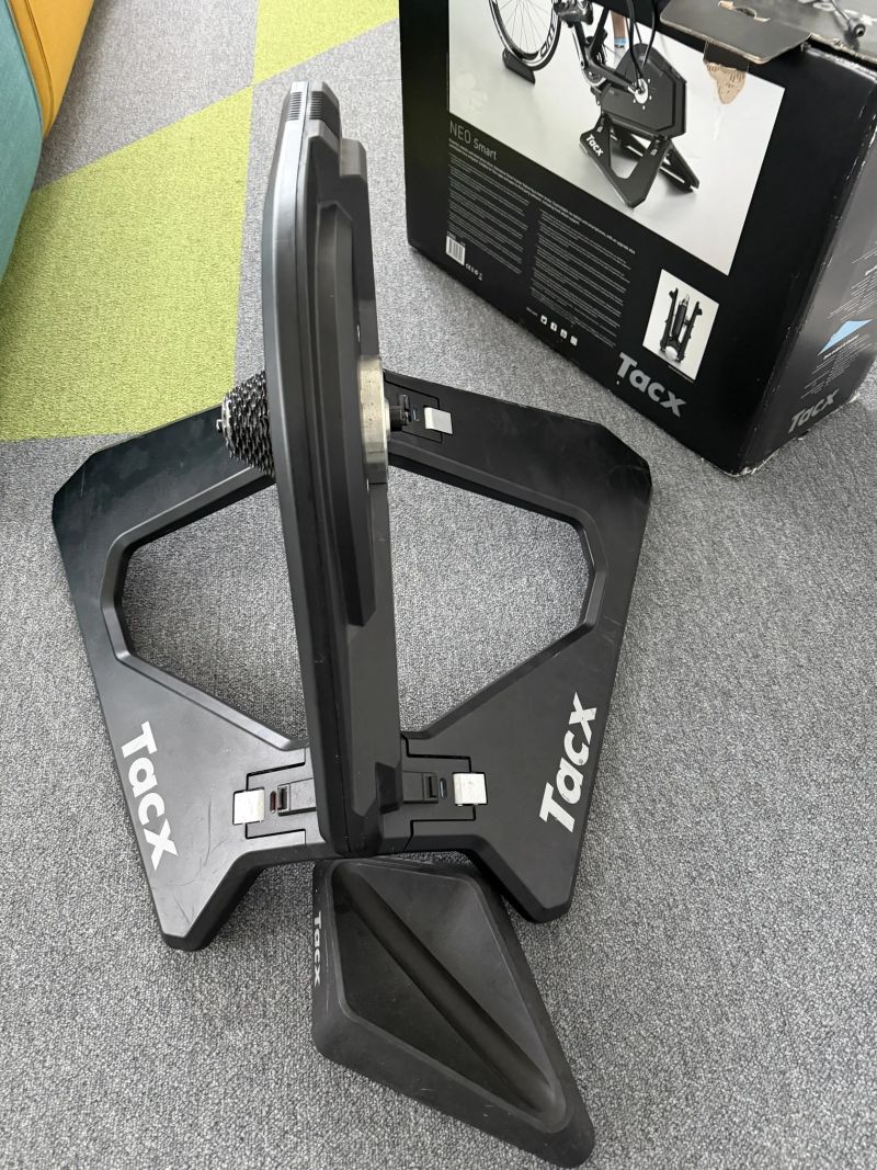 trenažer Tacx NEO smart