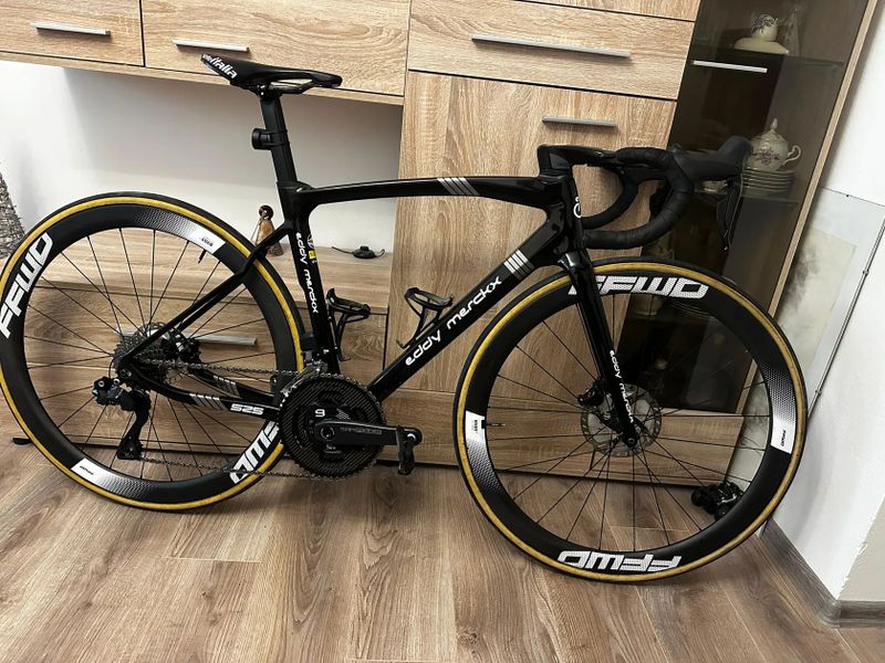 Eddy Merckx 525, Shimano DI2 2x12, FFWD Ryot 44 (160-175cm)