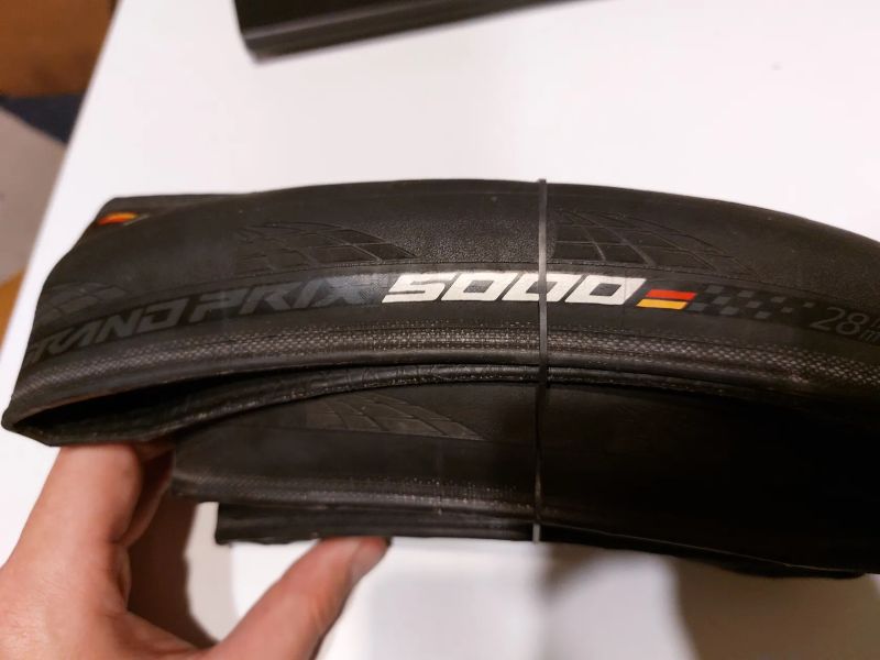 Continental Grand Prix 5000 28mm, verze pro duše, najeto 300 km. 