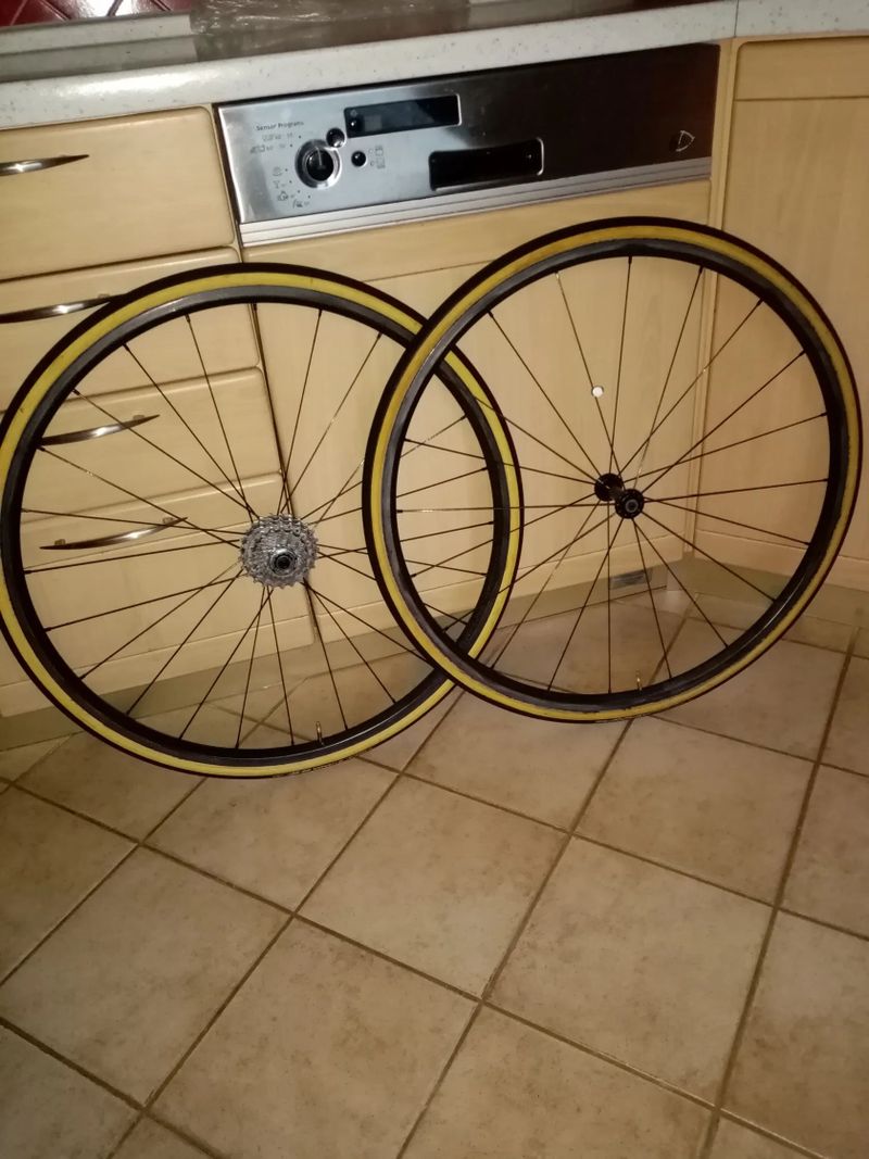 Spinollo karbonová zapl. Kola silniční - galusky 