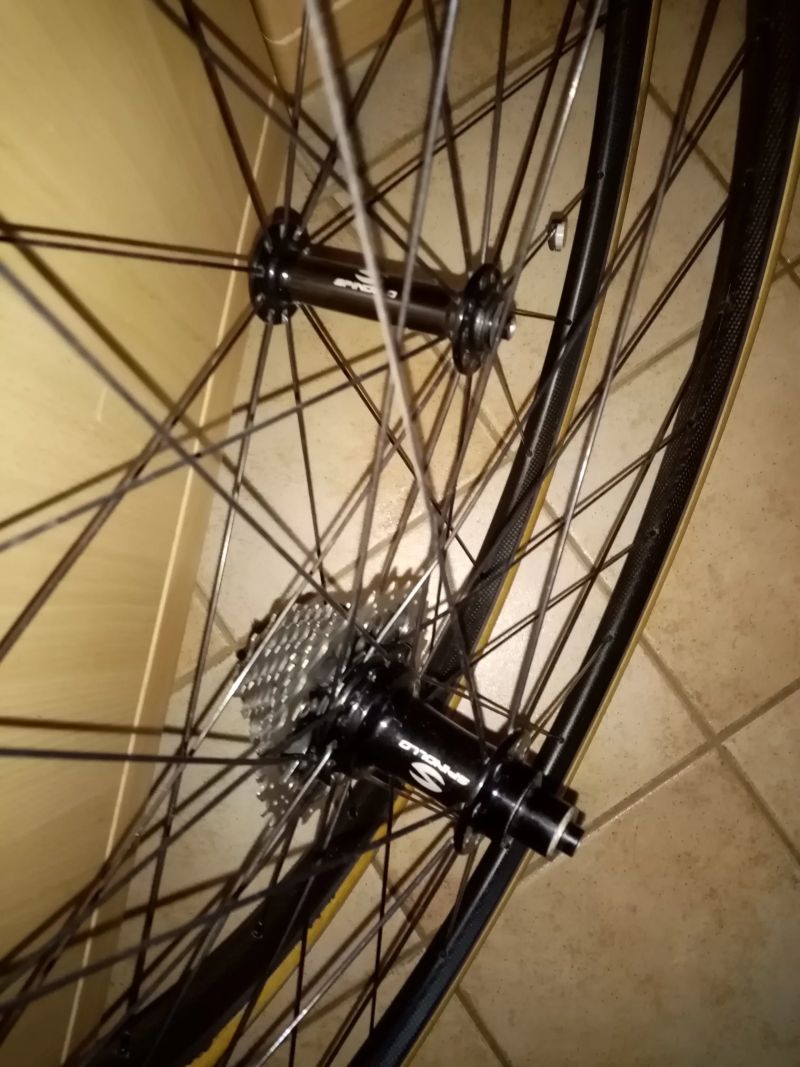 Spinollo karbonová zapl. Kola silniční - galusky 