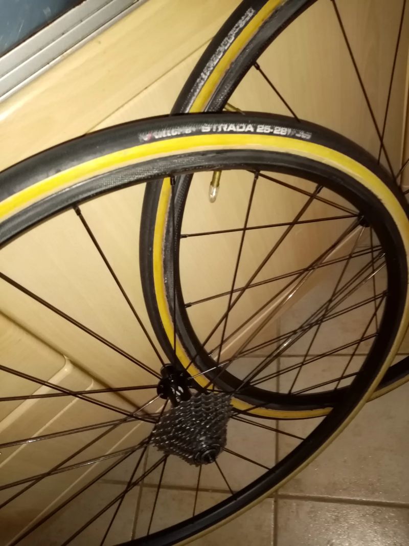 Spinollo karbonová zapl. Kola silniční - galusky 