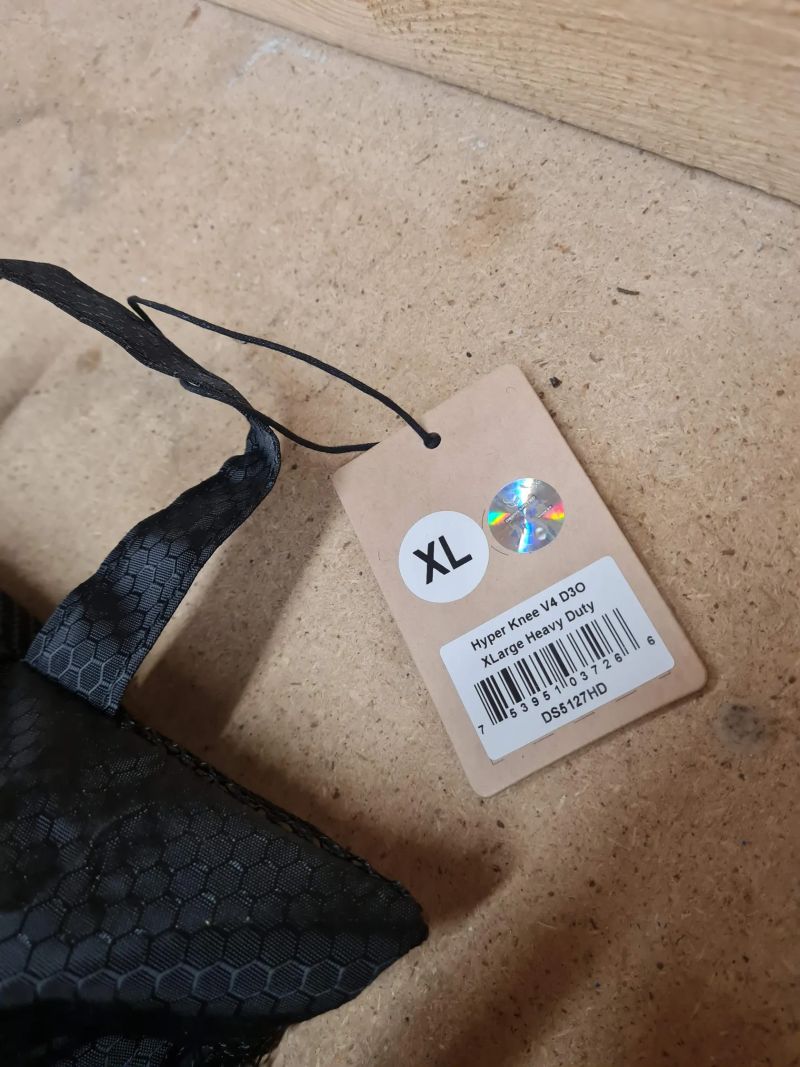 Chrániče na kolena Demon XL (kolo)