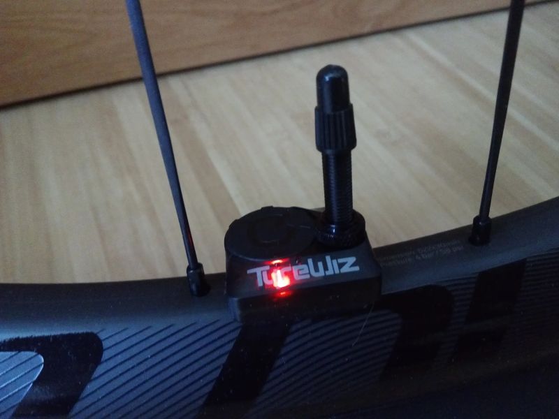 Nové SRAM Quarq TyreWiz - snímače tlaku