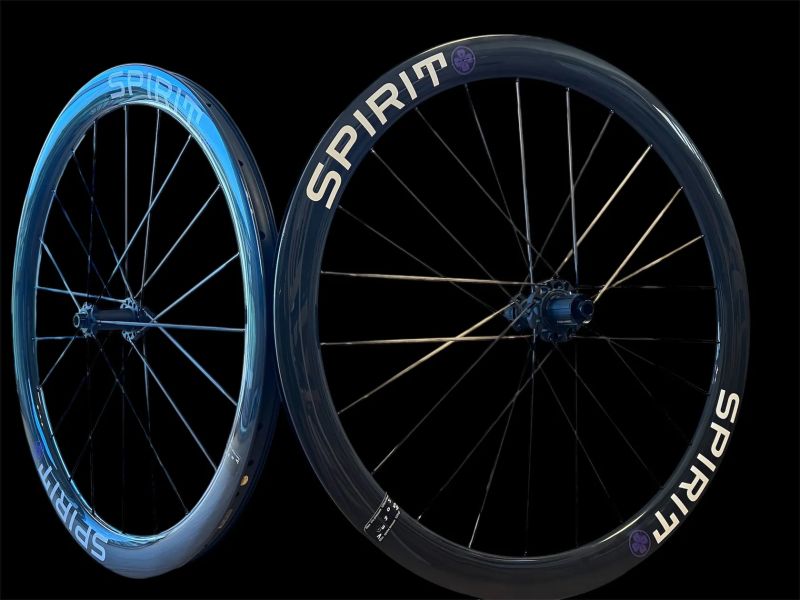 SPIRIT 45-VENOM-UCI certifikace/ Karbonové špice/ 1280gramů Nové