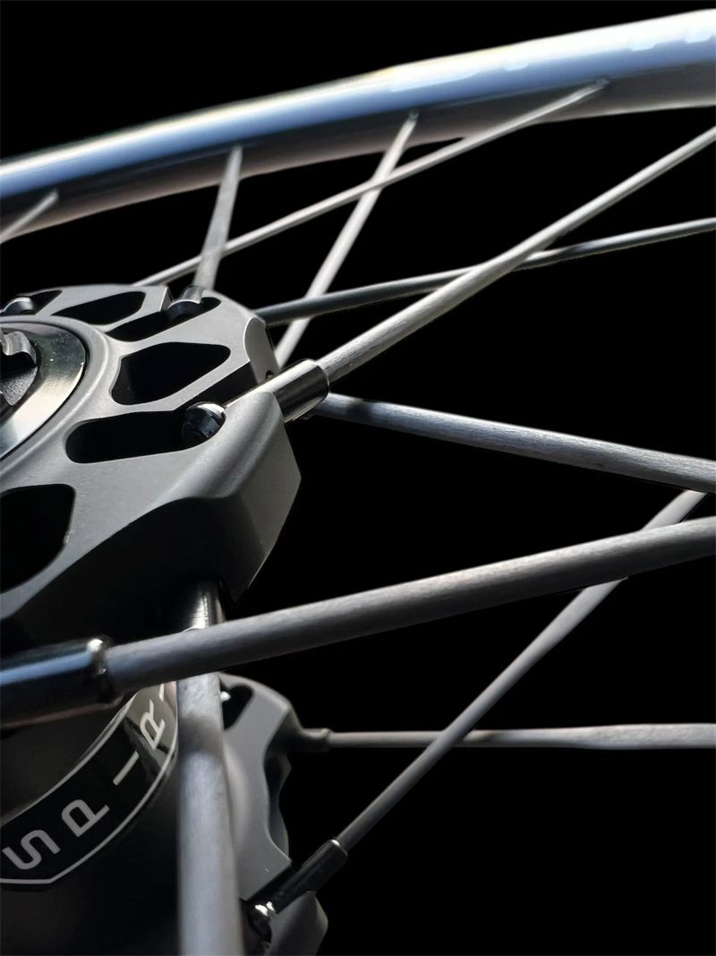 SPIRIT 45-VENOM-UCI certifikace/ Karbonové špice/ 1280gramů Nové