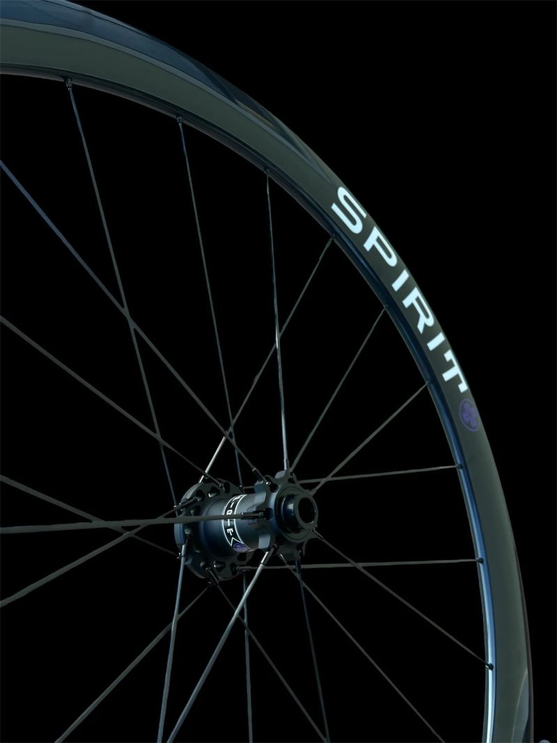 SPIRIT 45-VENOM-UCI certifikace/ Karbonové špice/ 1280gramů Nové