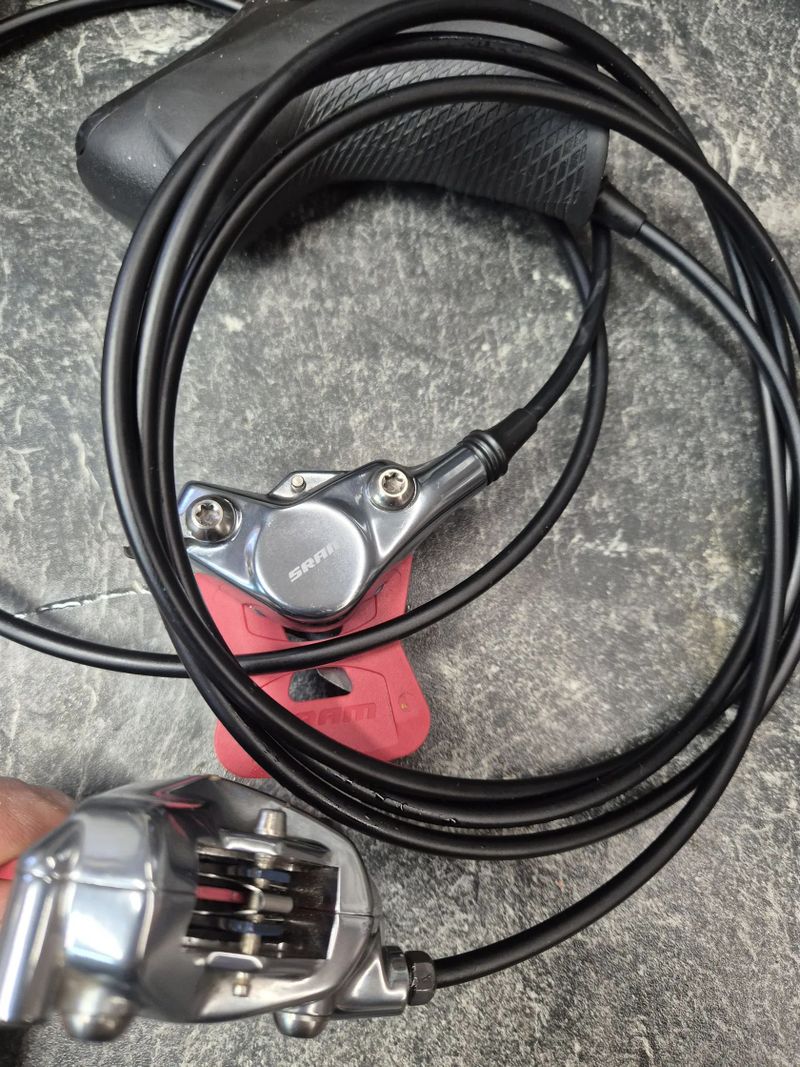 Sram RED eTAP AXS 12sp páky a brzdy