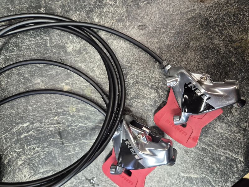 Sram RED eTAP AXS 12sp páky a brzdy