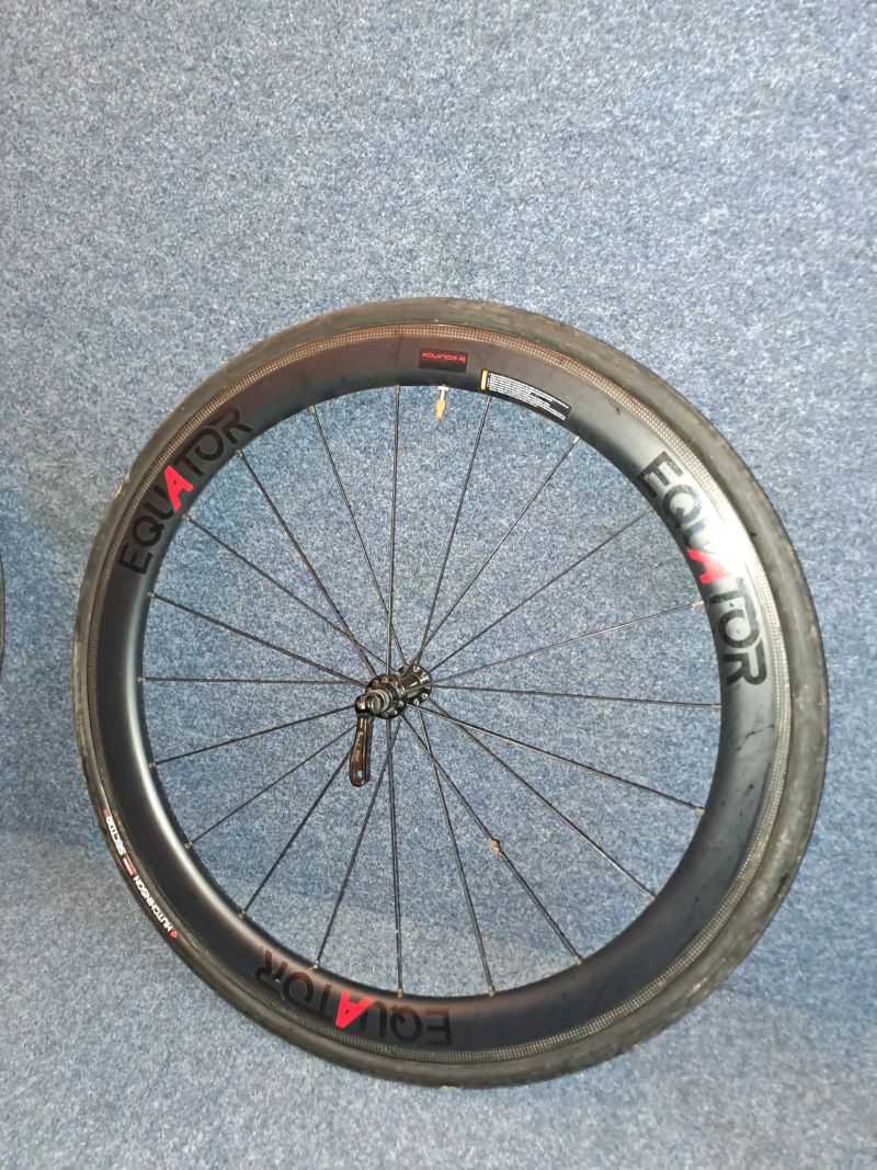 Karbonová plášťová kola Equator