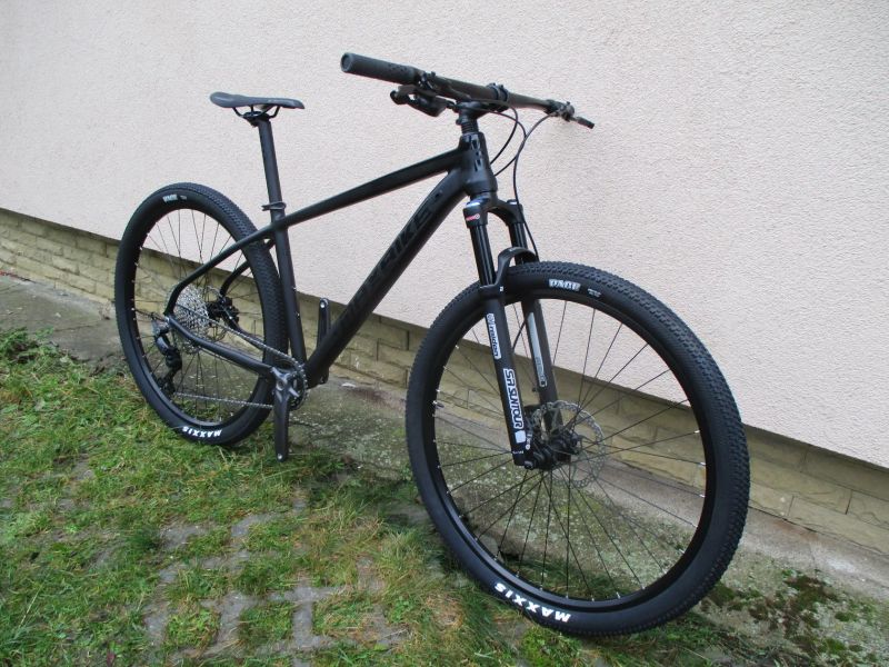 Nové lehké 29" kolo na rámu Maxbike M909 17", Deore1x12, vzduch. vidlice Suntour Raidon, pevné osy