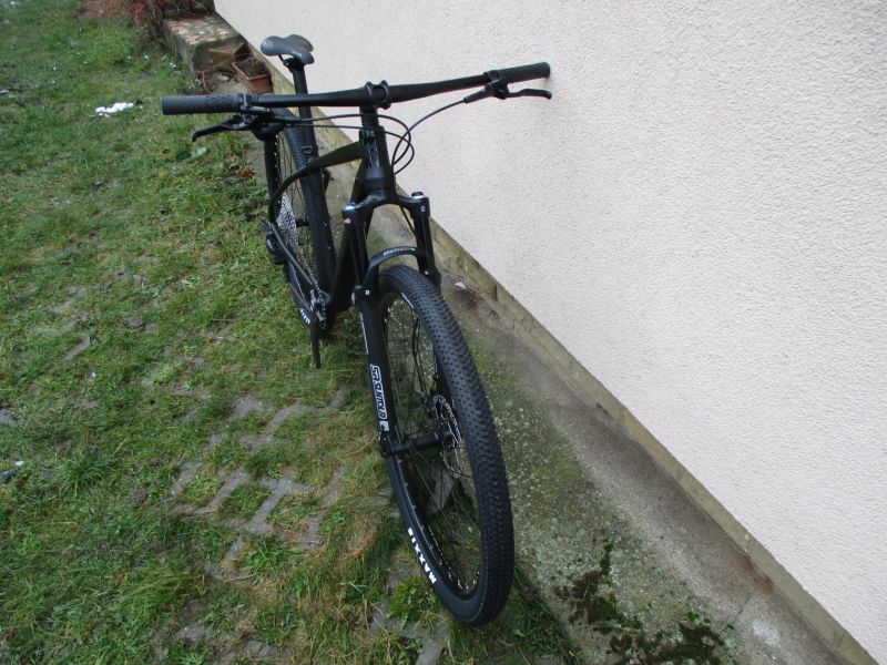Nové lehké 29" kolo na rámu Maxbike M909 17", Deore1x12, vzduch. vidlice Suntour Raidon, pevné osy