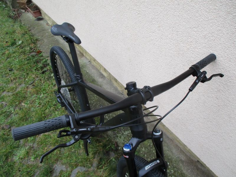 Nové lehké 29" kolo na rámu Maxbike M909 17", Deore1x12, vzduch. vidlice Suntour Raidon, pevné osy