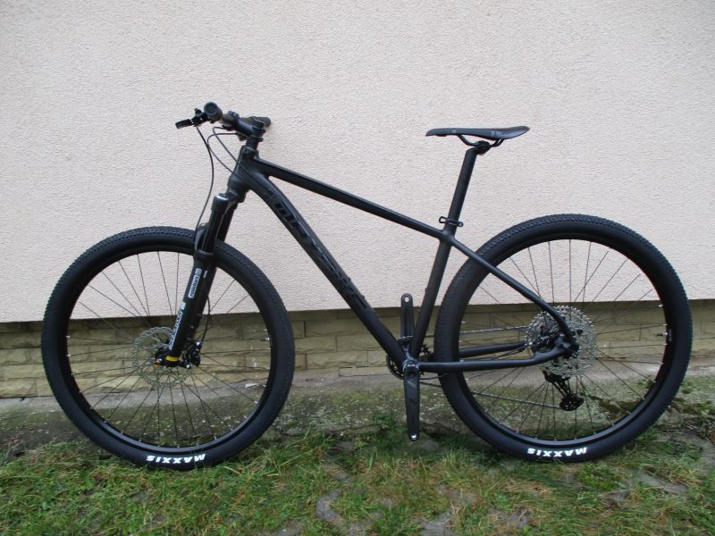 Nové lehké 29" kolo na rámu Maxbike M909 17", Deore1x12, vzduch. vidlice Suntour Raidon, pevné osy