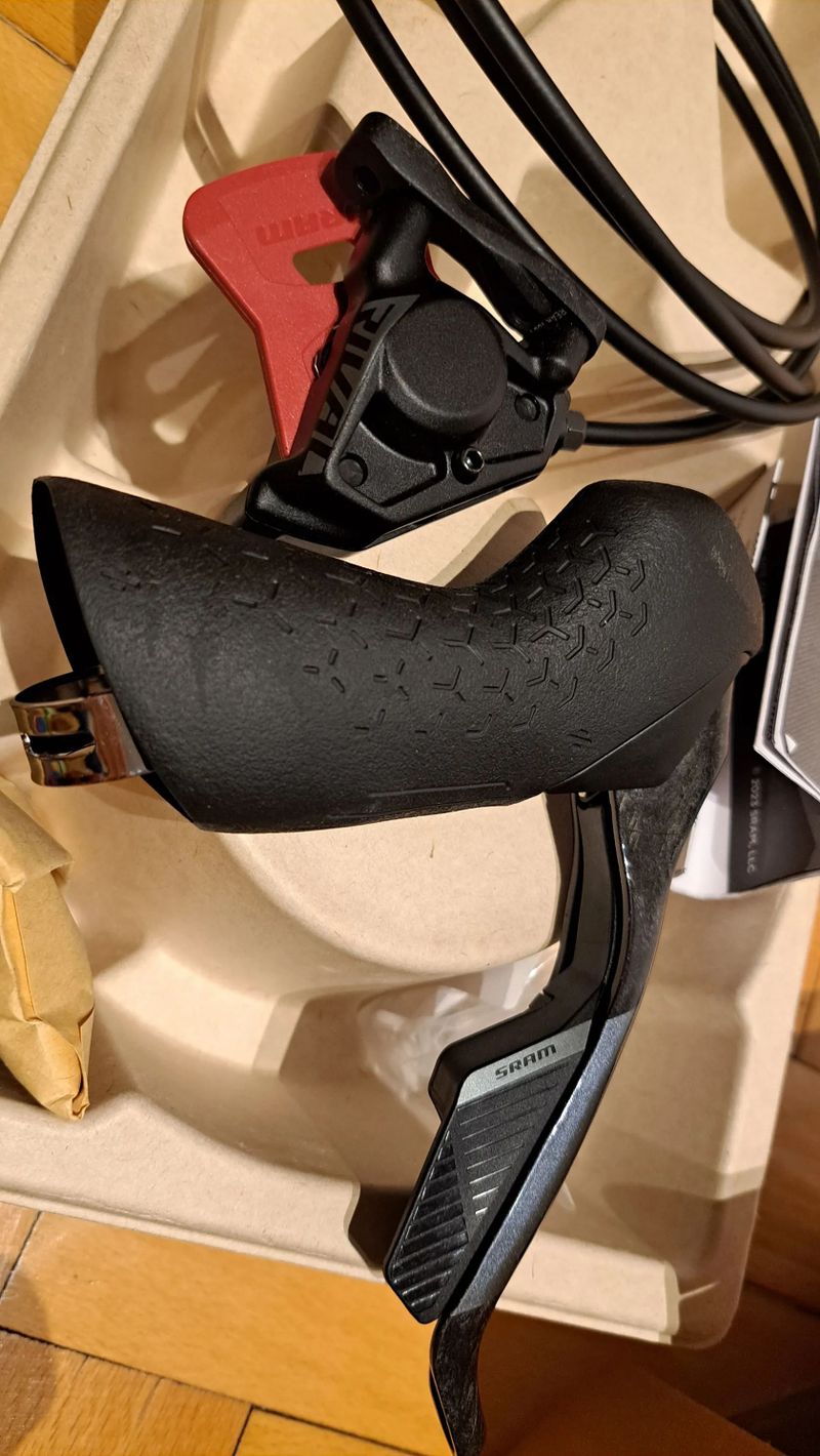 Pravá řadicí páka + třmen Sram Rival AXS HRD E1