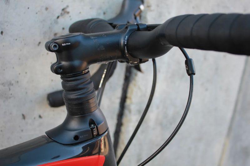 SIlniční karbonové kolo Specialized Roubaix