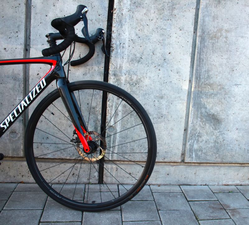 SIlniční karbonové kolo Specialized Roubaix