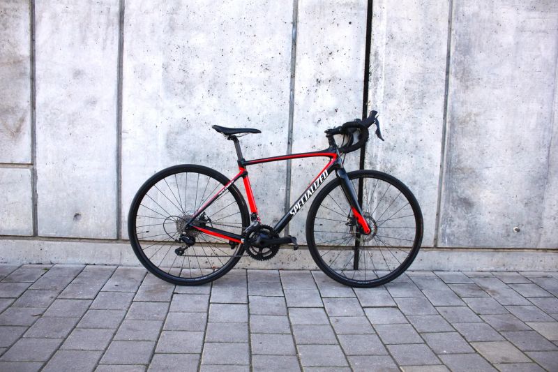 SIlniční karbonové kolo Specialized Roubaix