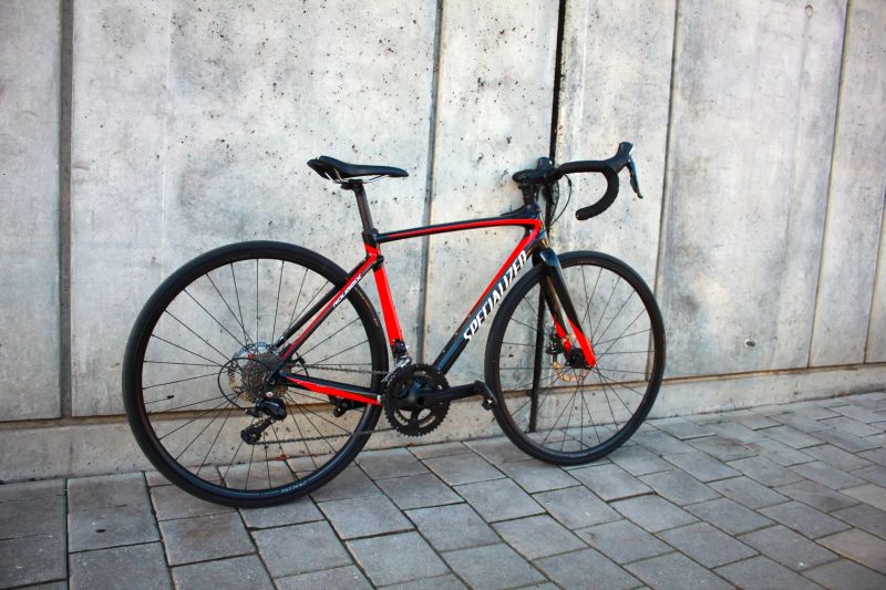 SIlniční karbonové kolo Specialized Roubaix