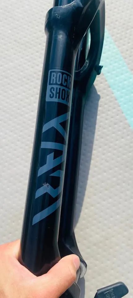 Rock Shox Yari 170 29' DebonAir