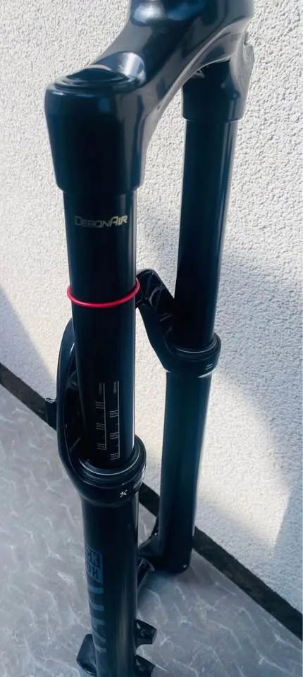 Rock Shox Yari 170 29' DebonAir