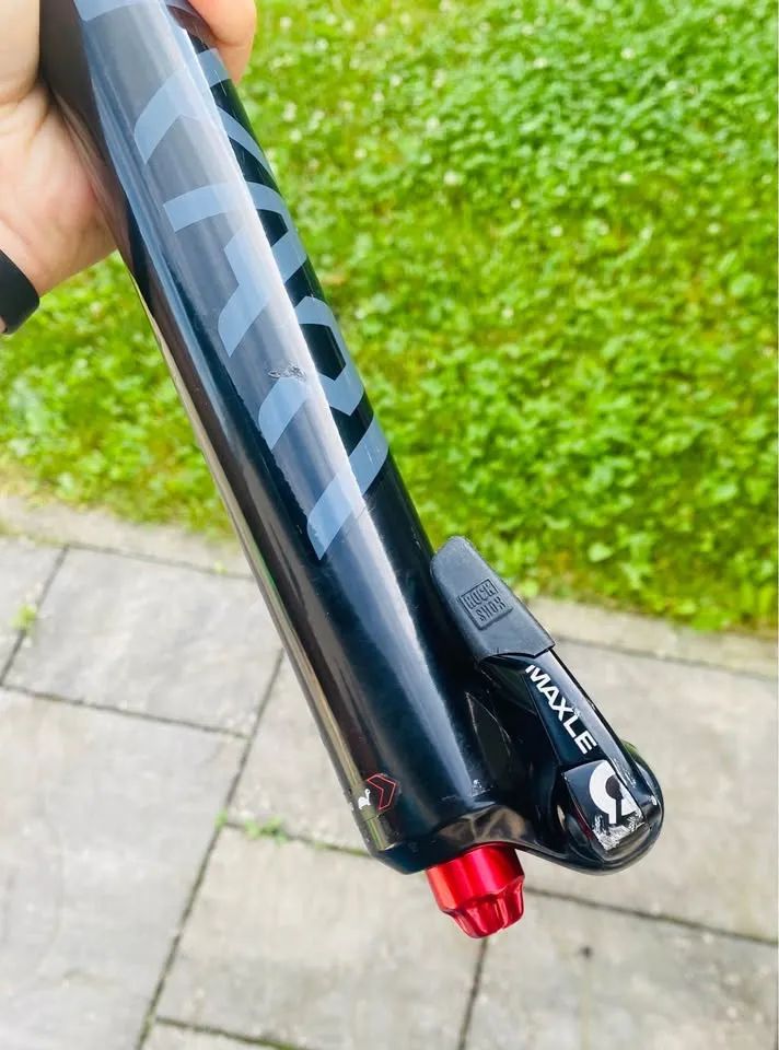 Rock Shox Yari 170 29' DebonAir