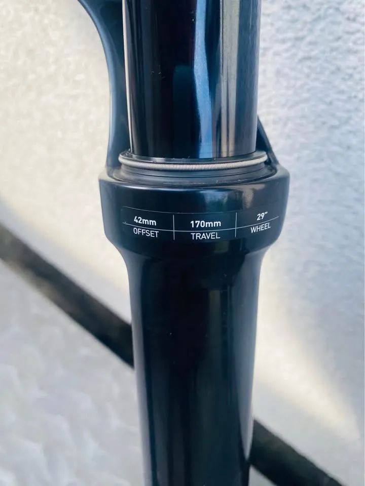 Rock Shox Yari 170 29' DebonAir