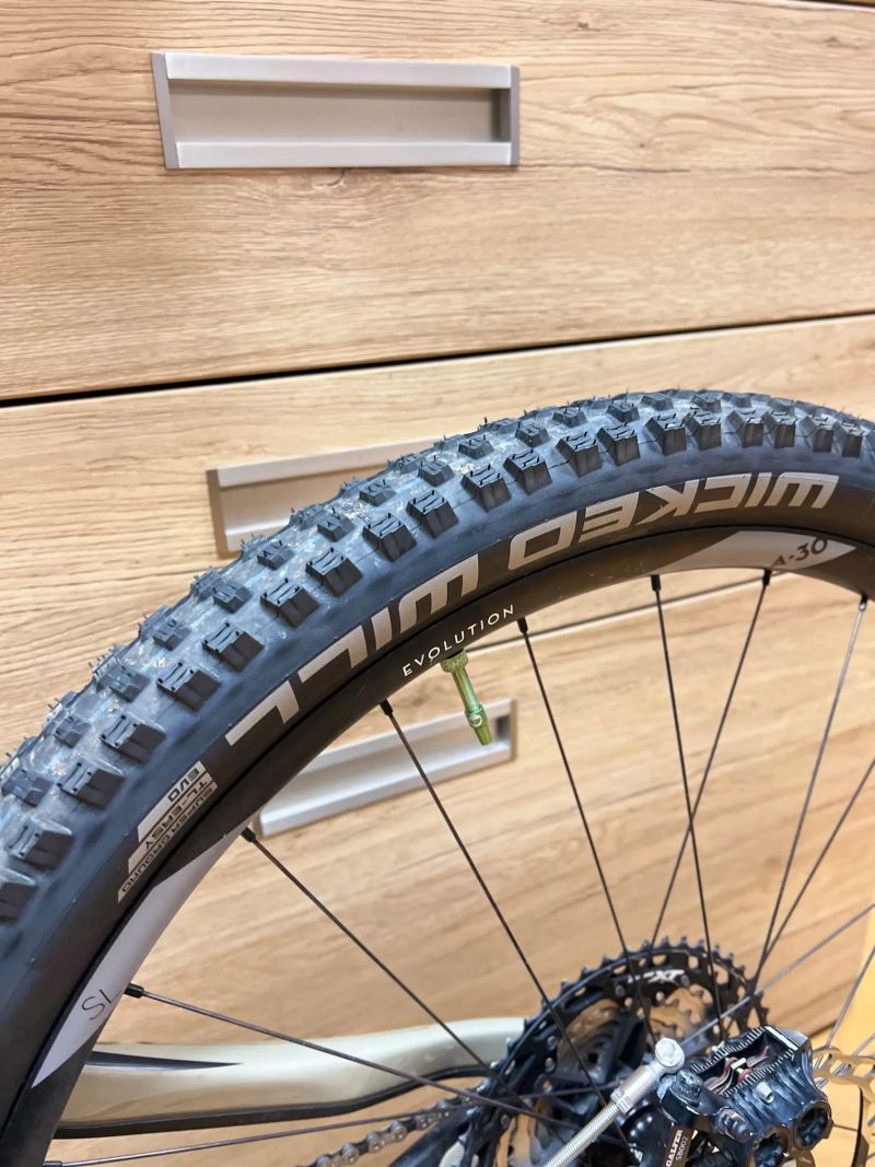 Pivot Cycles Pivot Firebird 29 vel. XL - Super stav 