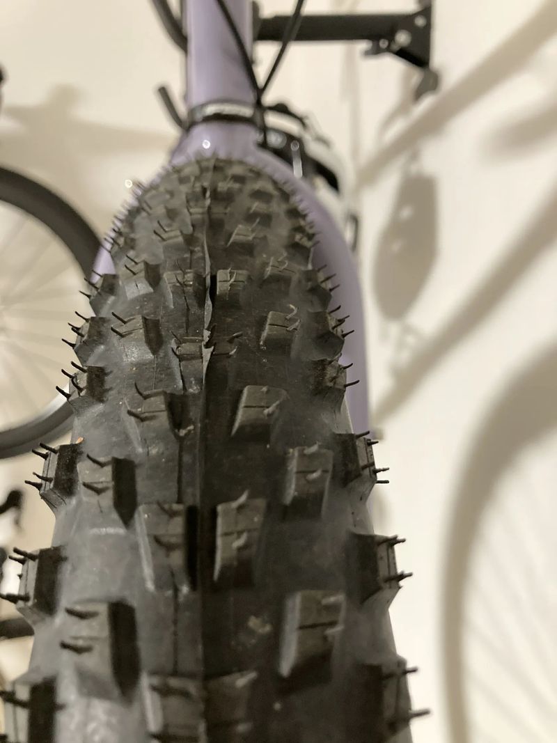 Různé pláště k prodeji