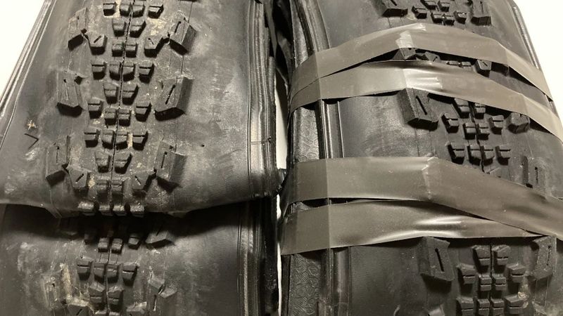 Různé pláště k prodeji